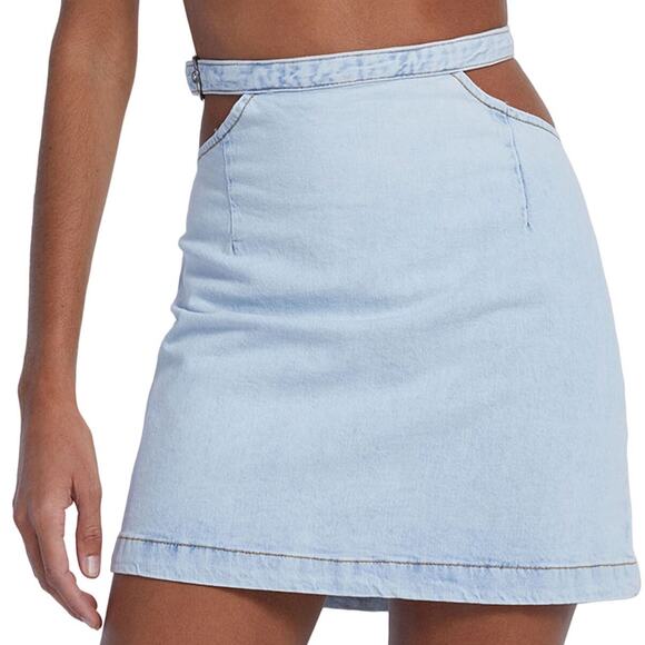 NWT WEWOREWHAT Indigo Comfort Cut Out Buckle Strap Lightwash Denim Mini Skirt XS - Picture 1 of 15
